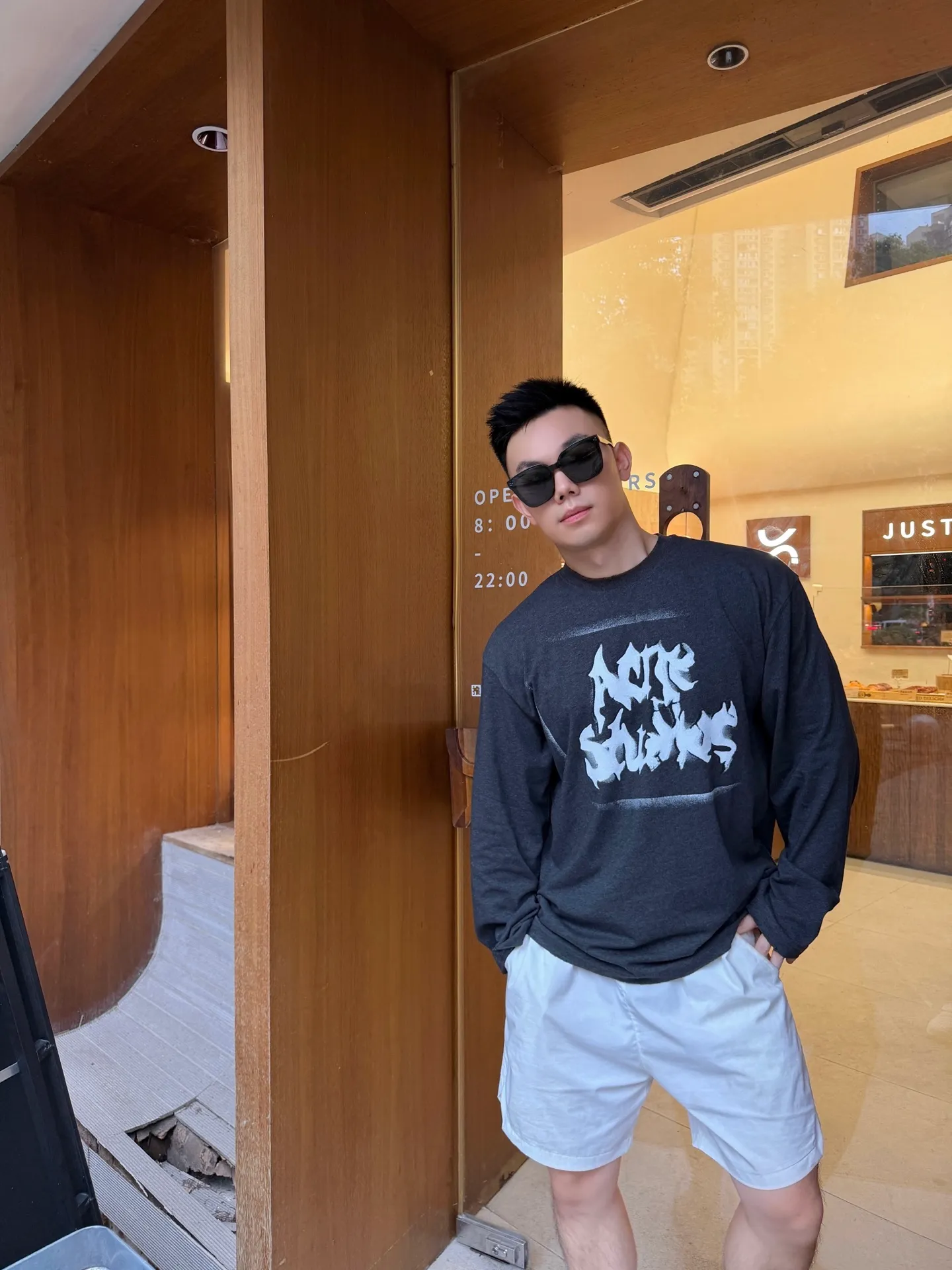 [Upper Body Picture] Acne Studios Gothic Letter Print Distressed Long Sleeve (Gray)